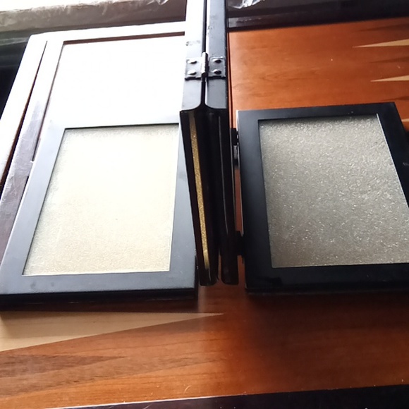 4 way hinged picture frames with foam inserts and sturdy hardware. Size 4x6 each - Picture 6 of 8